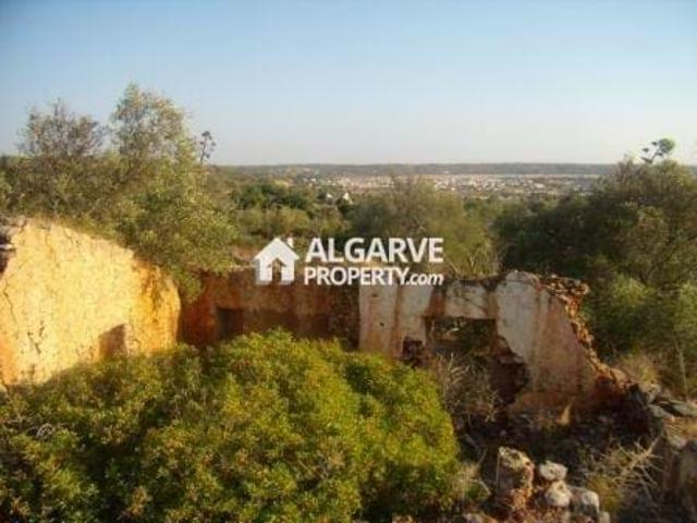 Lote de terreno com vista panorâmica de campo e projeto aprovado em Tunes, Algarve