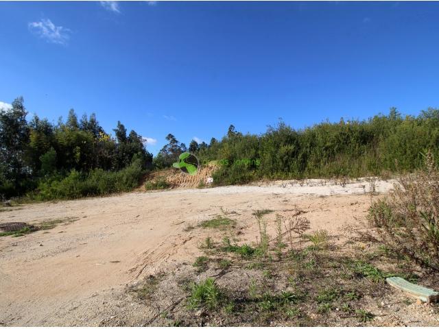 Lote de terreno com 1027 m2
