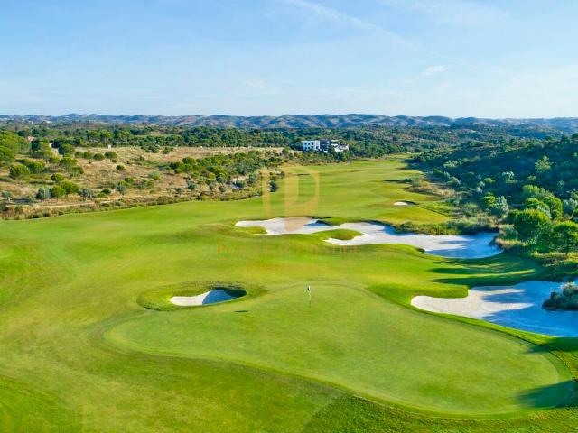 Lote de Terreno com 2899 m2 com viabilidade de construção de 500m2 no Golfe Monte Rei em Vila Nova de Cacela