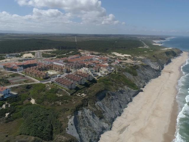 Lote de terreno com 2001m2 integrado no Atlantic Village na Costa de prata