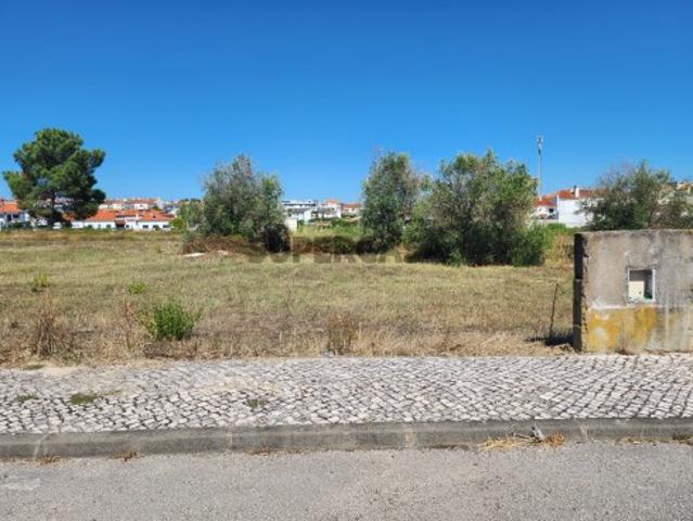 Lote de terreno com 408 m2 para construção de moradia, no Entroncamento