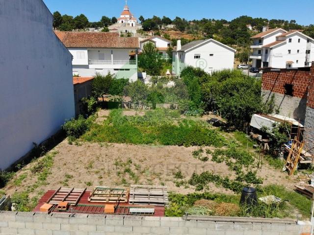 Lote de Terreno com 416m² – Localização Central em Valpaços