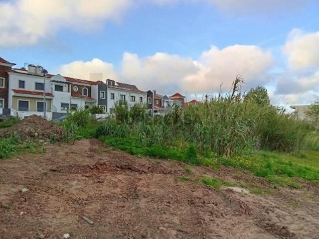 Lote de terreno com 423 m2 para construção em Ponte do Rol, Torres Vedras