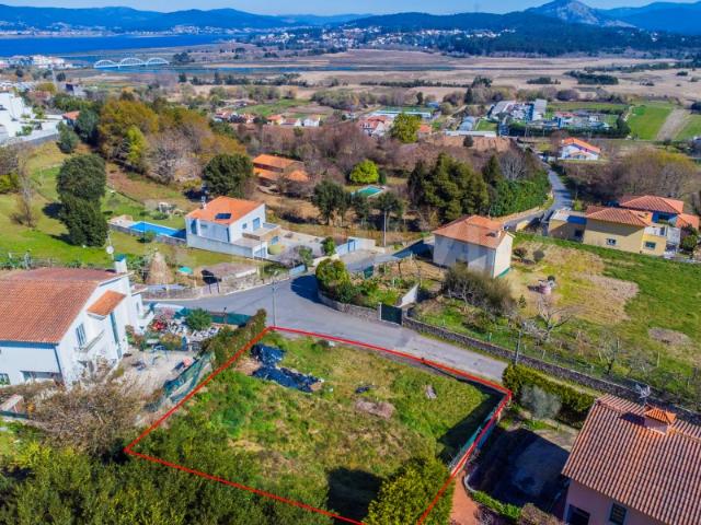 Lote de terreno com 585 m2