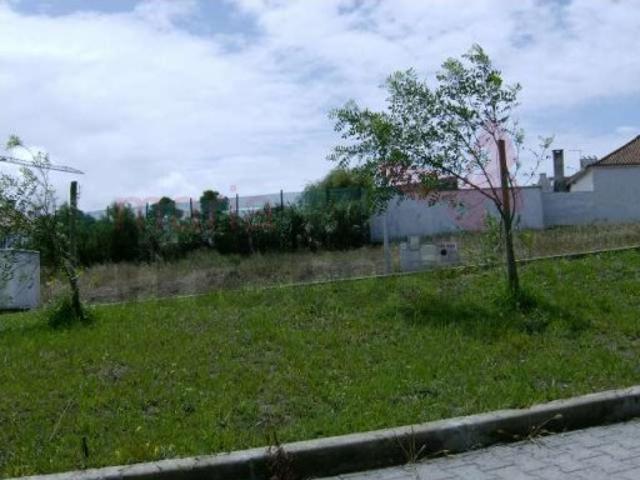 Lote de terreno com 508 m2 perto da praia