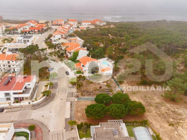 Lote de terreno com 665m2 para construção na Urbanização Atlântico Village
