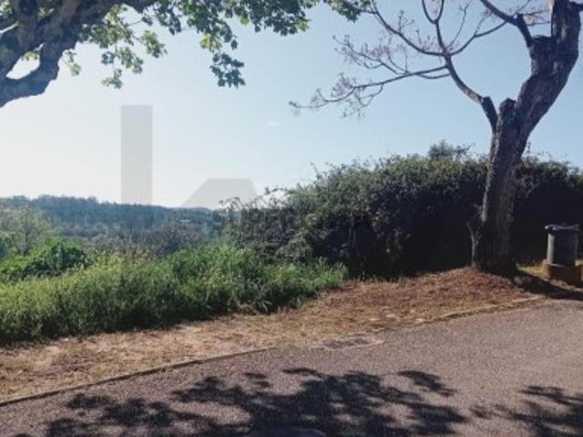 Lote de Terreno com 800m² na Encosta do Sol Soure