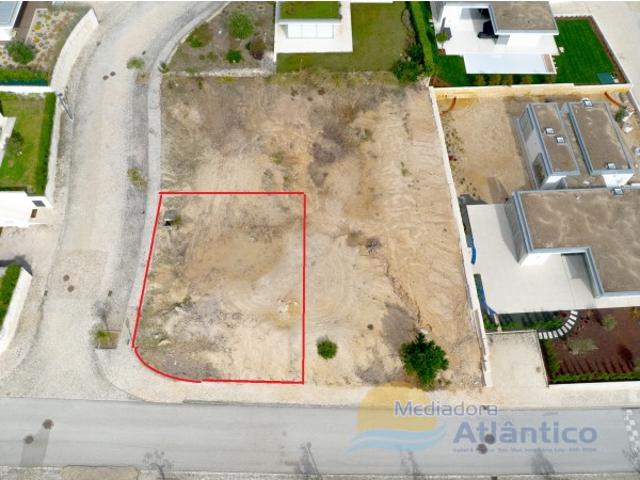Lote de terreno com 836 m2 localizado no Bom Sucesso Resort em Óbidos