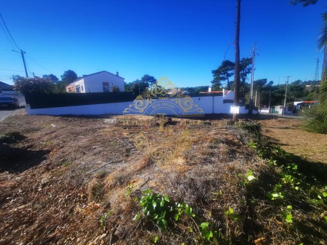Lote de Terreno de 515m2 com Projecto Aprovado para Moradia V4