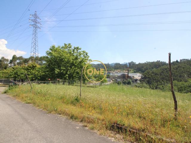 Lote de terreno de construção com 700m2 de área em Bairro para venda