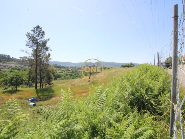 Lote de terreno de construção com 750m2 de área em Bairro para venda
