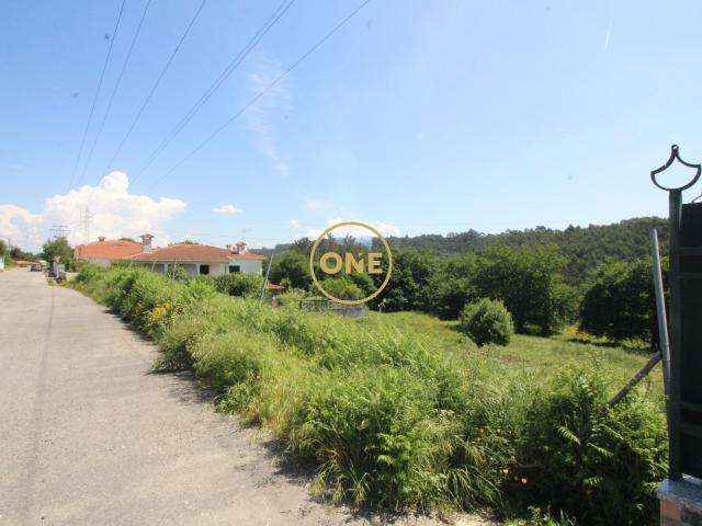Lote de terreno de construção com 770m2 de área em Bairro para venda
