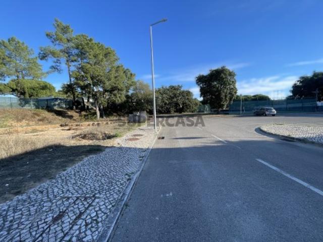 Lote de terreno de gaveto projeto aprovado Maçã Sesimbra