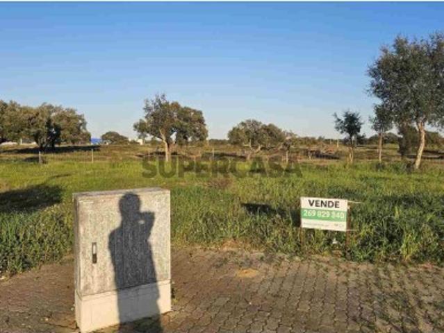 Lote de terreno destinado a construção de moradia unifamiliar