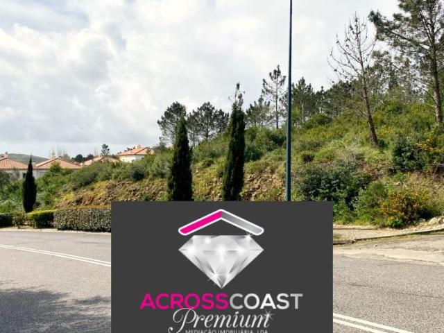 Lote de terreno destinado a construção de escritórios e comércio, em Belas Clube de Campo, Sintra
