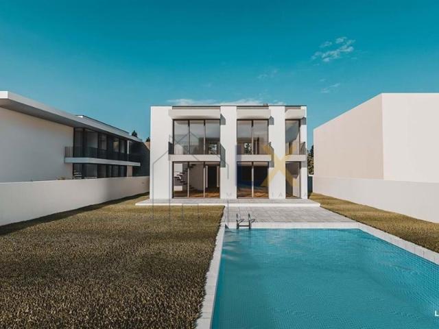 Lote de Terreno em Excelente localização, à Venda para Moradia T4 de Alto Padrão, com 910m2 de área total!