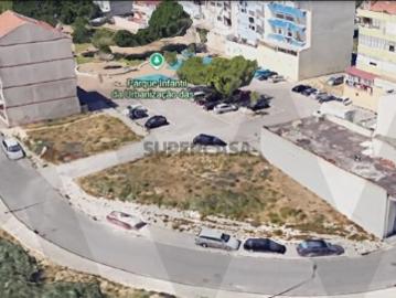 Lote de terreno nº 4 para construção de prédio em Galinheiras, Santa Clara, Lisboa