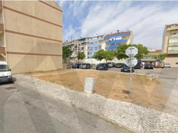 Lote de terreno nº 3 para construção de prédio em Galinheiras, Santa Clara, Lisboa