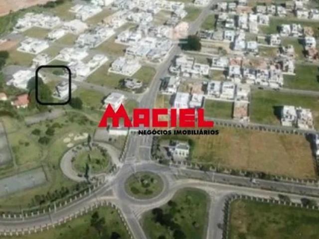 Lote de terreno no condomínio Jardim do Golfe