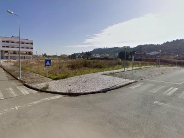 Lote de terreno na Granja do Ulmeiro para prédio