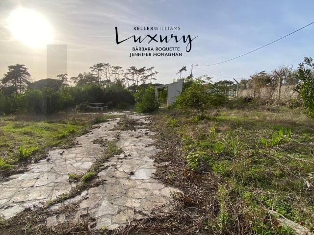 Terreno Exclusivo com Projeto Aprovado a 5 Minutos da Praia do Magoito
