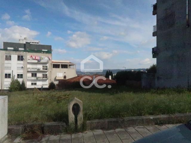 Lote de Terreno, Silvares, Pias, Nogueira e Alvarenga, Lousada