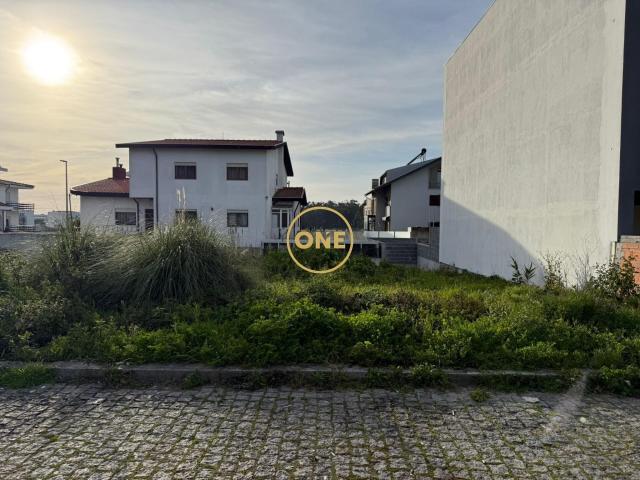 Lote de terreno para venda na freguesia de Argivai