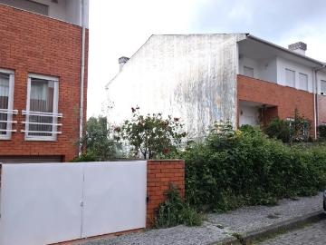 Lote de Terreno para Construção – 300m² | Próximo à Cidade