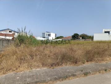 Lote de terreno para construção com 573 m2 localizado na Freguesia da Lourinhã