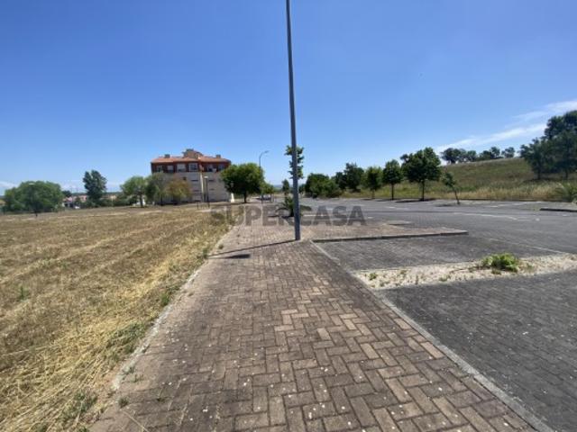 Lote de terreno para construção de 24 fogos Santarém