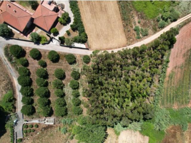 Lote de terreno para construção de 2 moradias com projeto aprovado e licença emitida