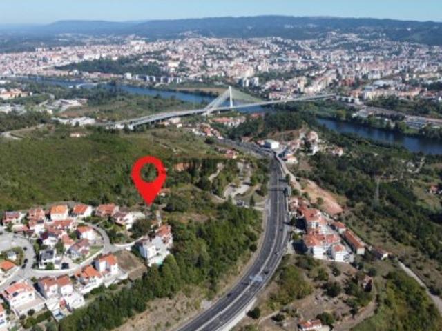 Lote de terreno para construção de 2 moradias na zona de Banhos Secos, em Coimbra