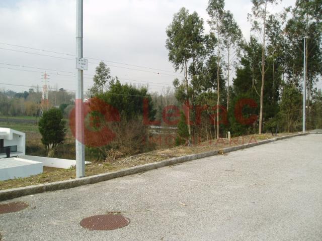 Lote de Terreno para construção de Moradia 4 Frentes