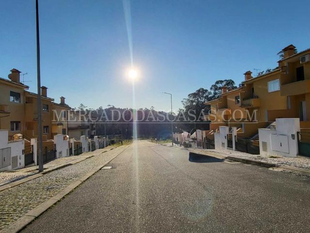 Lote de terreno para construção de moradia