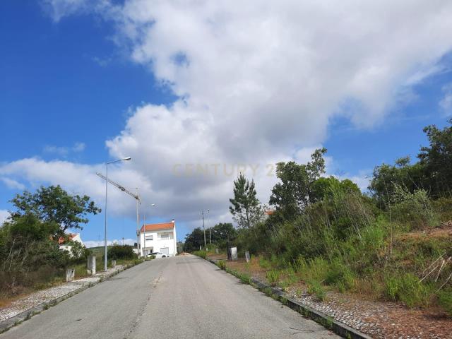 Lote de terreno para construção de moradia unifamiliar em Barrocal