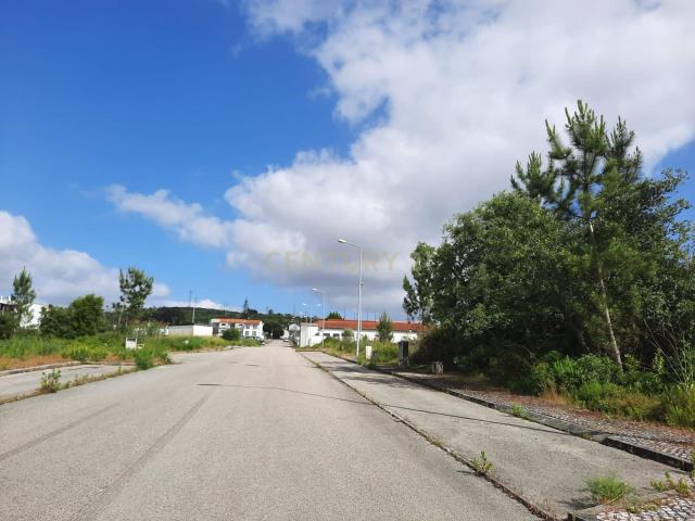 Lote de terreno para construção de moradia unifamiliar em Barrocal