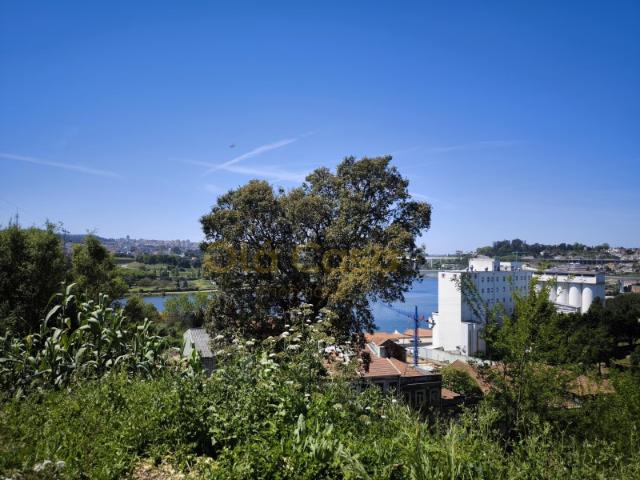 Lote de Terreno para Construção de Moradia em Valbom Gondomar