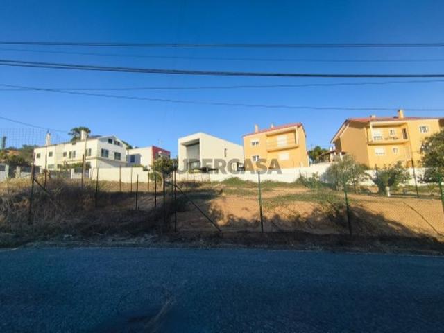 Lote de terreno para construção de moradia no Casal do Pinheiro