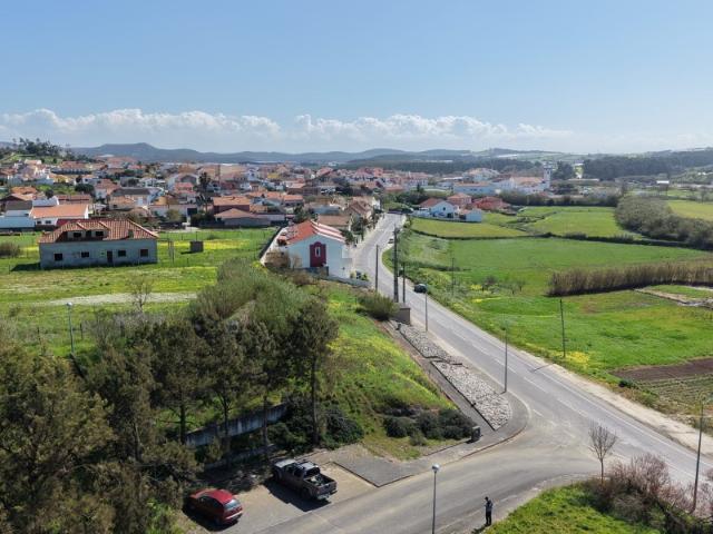 Lote de terreno para construção de prédio em A dos Cunhados, Torres Vedras