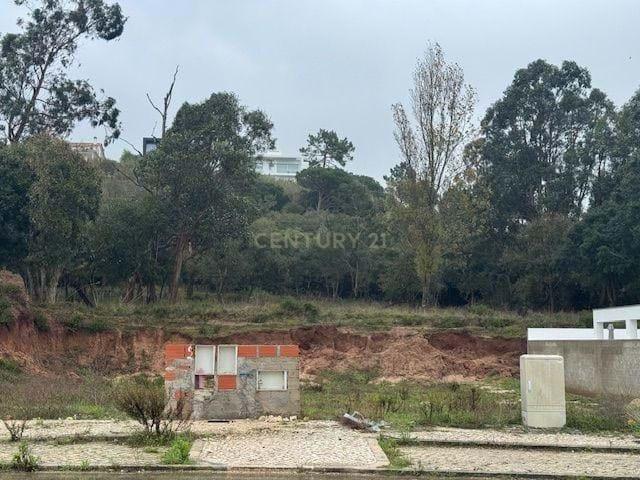 Lote de terreno para construção de uma moradia mais um rustico em Tornada, Caldas da Rainha