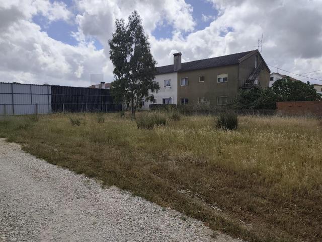 Lote de terreno para construção situado na urbanização Ribeira do Marchante, na Quinta do Conde