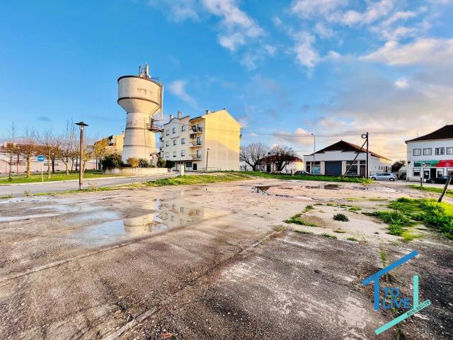 Lote de terreno para construcao de 3 predios no centro de Ferreira do Zezere