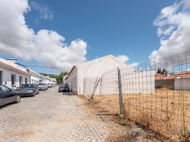 Lote de terreno para uma ou duas Moradias