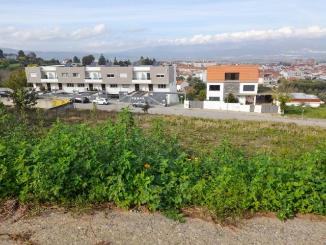 Lote de Terreno para moradia com vista para a serra Fundão