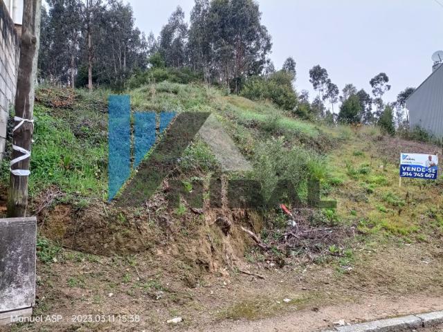 Lote de terreno para moradia de 3 frentes