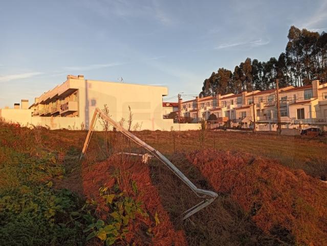 Lote de terreno para moradia geminada Aradas
