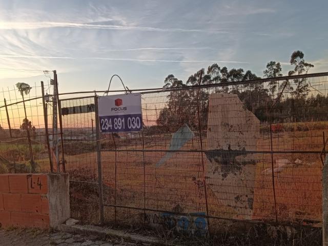 Lote de terreno para moradia geminada gaveto