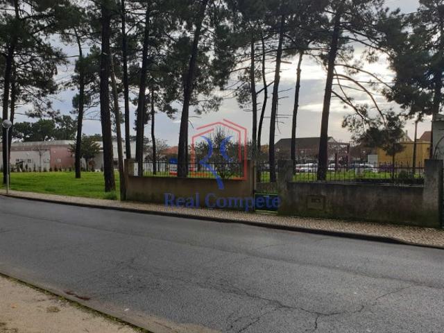 Lote de terreno urbano na Quinta do Conde, Sesimbra, Setúbal