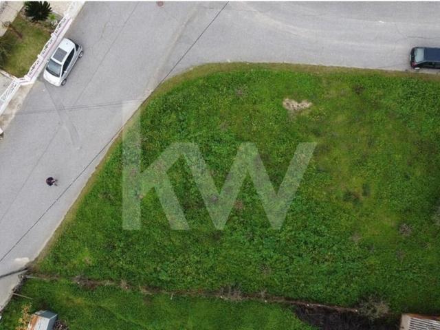 Lote de terreno urbano com 500 m2 e 200 m2 para Construção