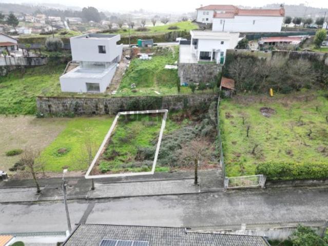 Lote de Terreno Urbano com 300m² em Beire Paredes